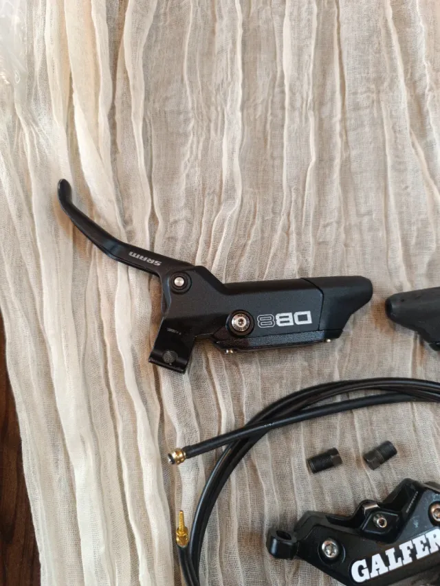 Freno SRAM DB8 trasero completo y maneta delantera