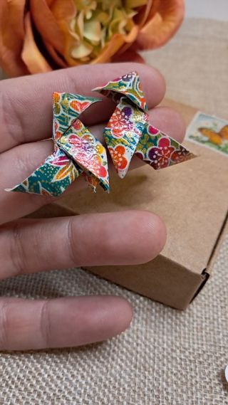 Pendientes de origami pajarita