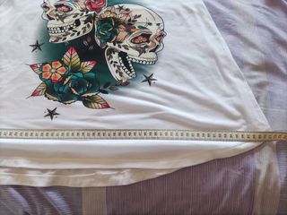 Camiseta blanca calaveras