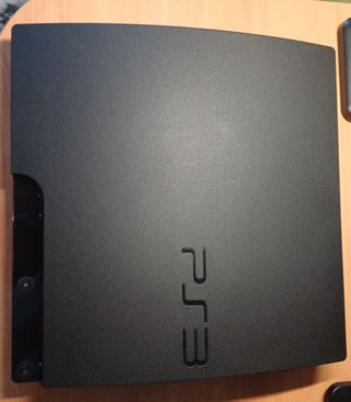 PS3 (PlayStation 3) con 2 mandos y 2 juegos