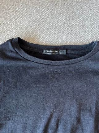 Camiseta negra Stradivarius talla XS