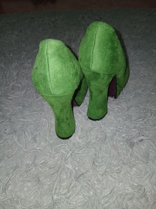 Tacones verdes nuevos 