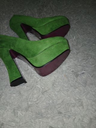 Tacones verdes nuevos 