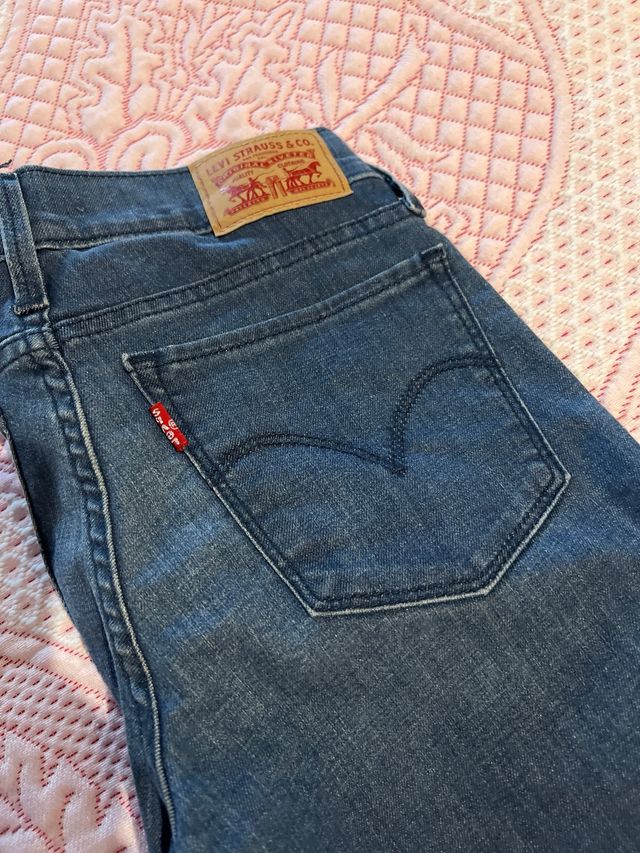 Levis 710 Super Skinny Talla 23