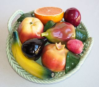 Frutero de cerámica esmaltada. Centro de frutas.