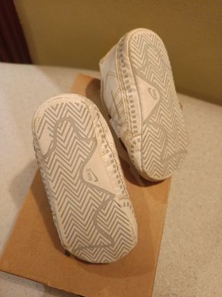 Zapatillas Nike bebé blancas talla 18