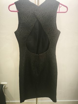 Vestido Zara negro espalda abierta