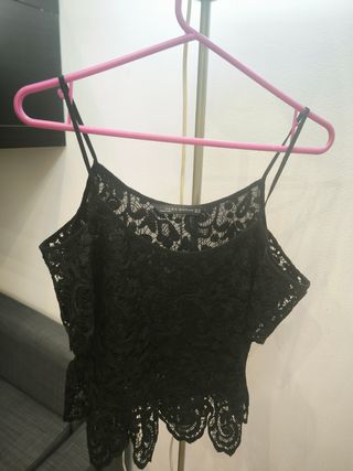 Top encaje negro Zara Woman
