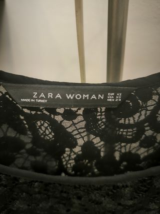 Top encaje negro Zara Woman