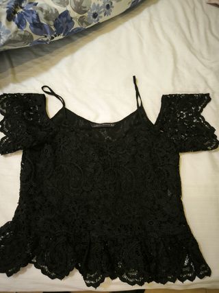 Top encaje negro Zara Woman