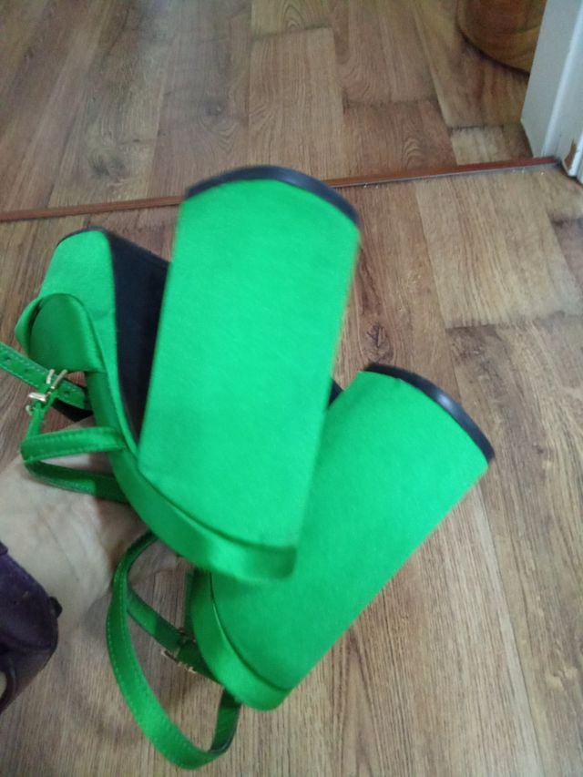 Sandálias de plataforma verde