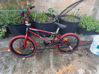 BMX GT Bikes Slámmer roja