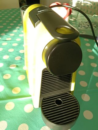 Cafetera Nespresso Essenza mini Lime