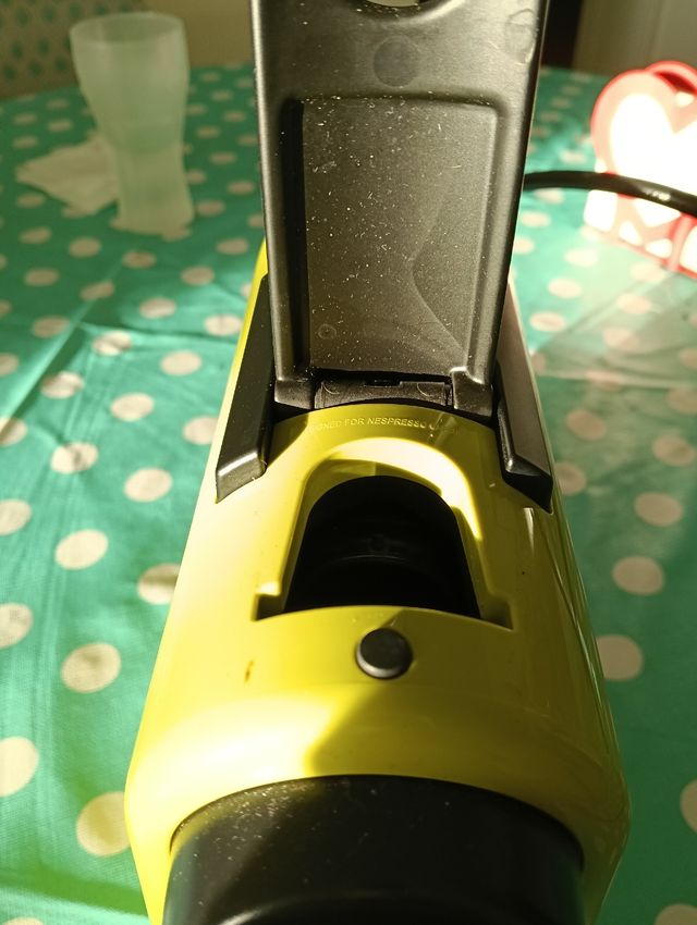 Cafetera Nespresso Essenza mini Lime