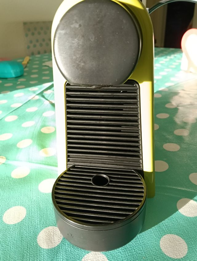 Cafetera Nespresso Essenza mini Lime