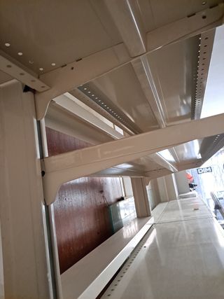 Estanterías metálicas blancas 17.8 m