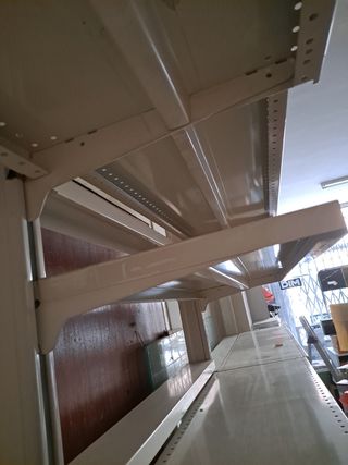 Estanterías metálicas blancas 17.8 m