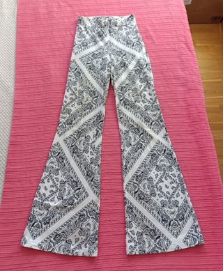 Pantalones campana blanco-negro