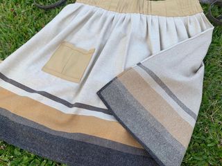 Grembiule fatto a mano beige, grigio e oro.