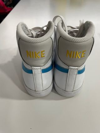 Nike Blazer Mid '77 - Zapatillas blancas y azules