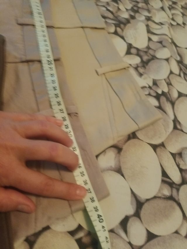 Faldas tubo: beige, marrón y rosa.