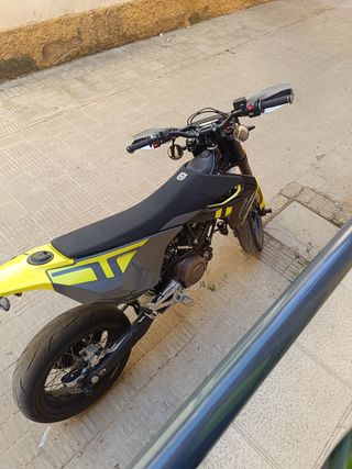Husqvarna 701 Supermoto 2024