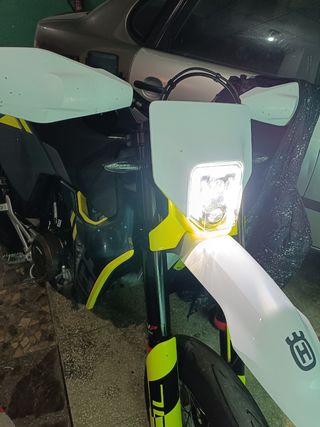 Husqvarna 701 Supermoto 2024