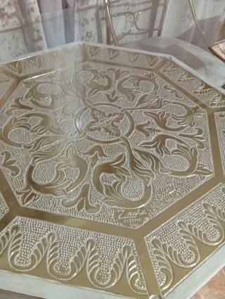 Mesa Versace dorada 