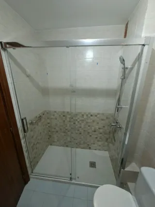 Realizamos trabajos de albañilería y fontanería.