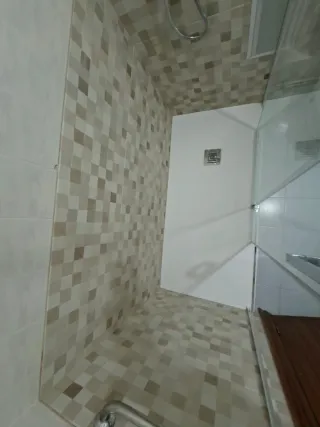 Realizamos trabajos de albañilería y fontanería.