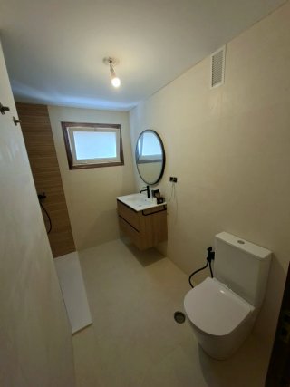 Realizamos trabajos de albañilería y fontanería.