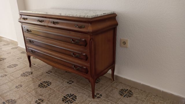 Cómoda cajonera de madera antigua 