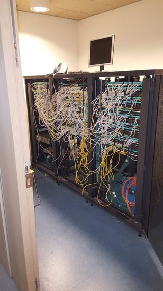 Electricista + técnico comunicación + informático