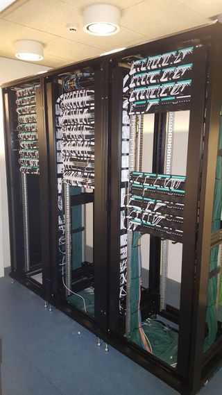 Electricista + técnico comunicación + informático