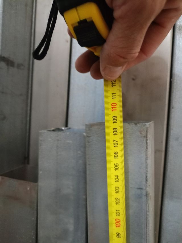 Perfiles hierro galvanizado - 8 unds.