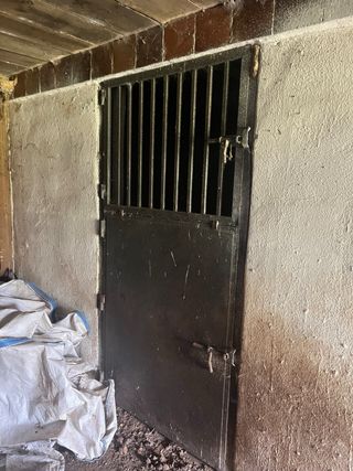 Puerta establo caballos - 7