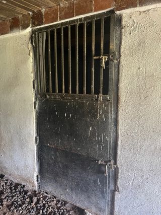 Puerta establo caballos - 7