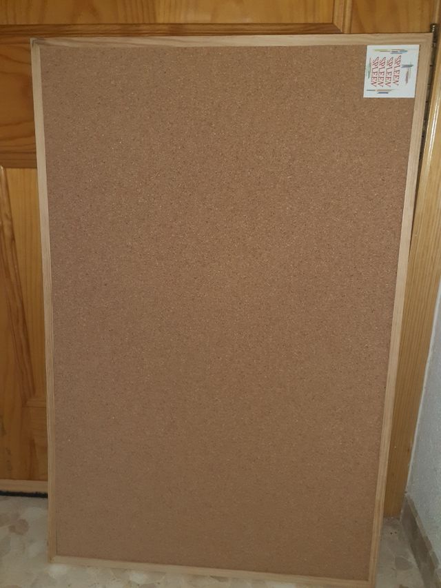 Tabla de corcho con marco de madera