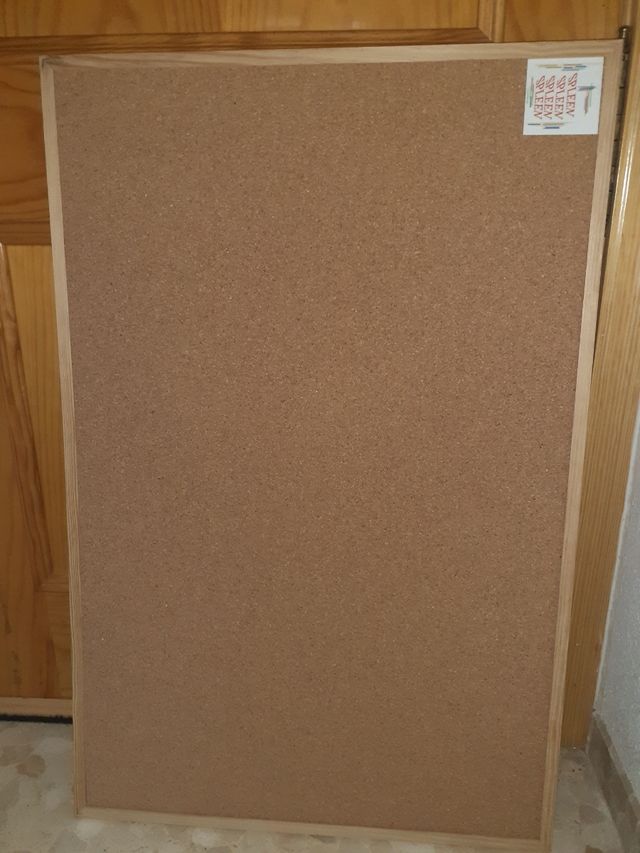 Tabla de corcho con marco de madera