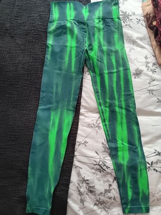 Mallas deportivas verdes y azules