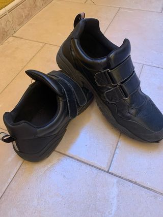 Zapatillas colegiales negras velcro