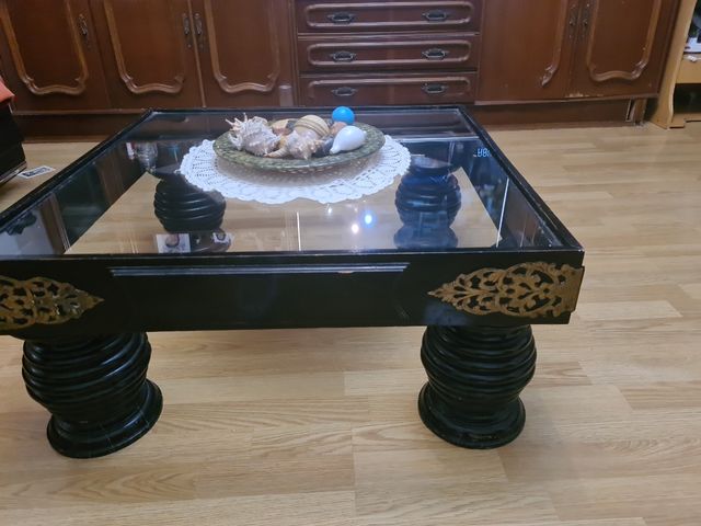 Mesa centro cristal negra - dorada