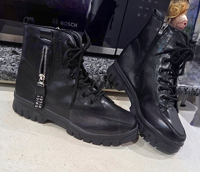 Botines negros cuero S.talla 41 (poca talla da 40)