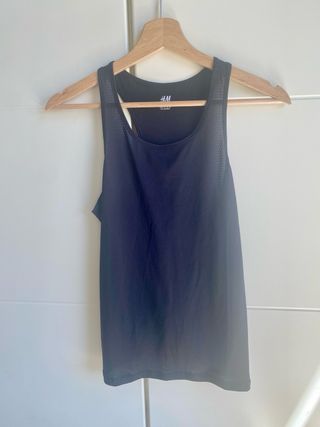 Top deportivo negro HM