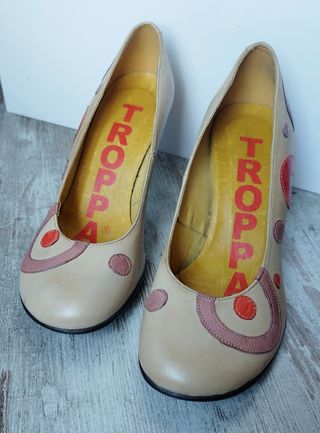 Zapatos tacón diseño. Troppa.