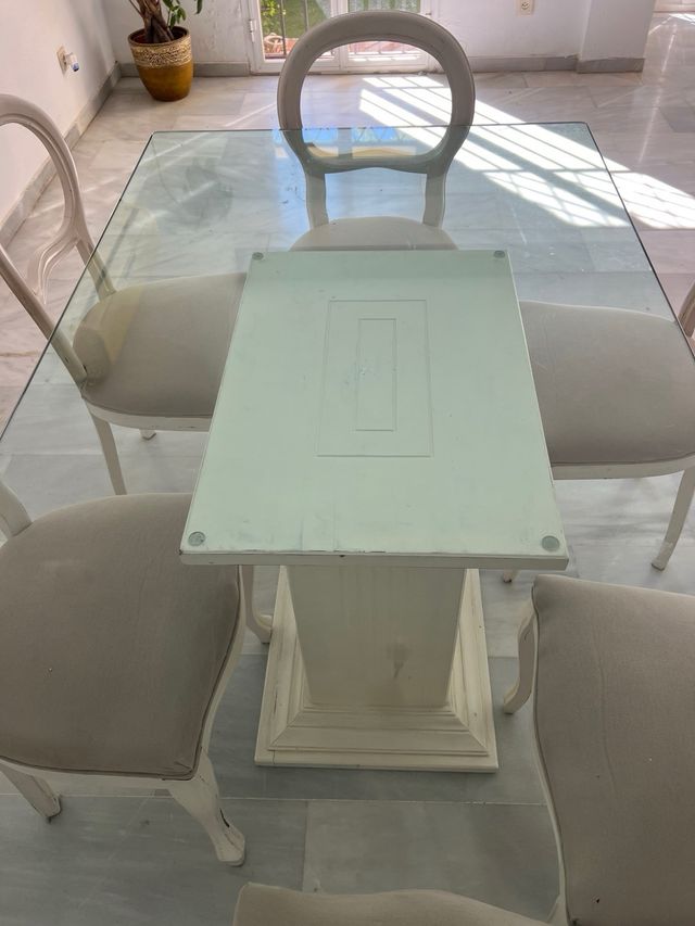 Mesa cristal + 6 sillas blancas
