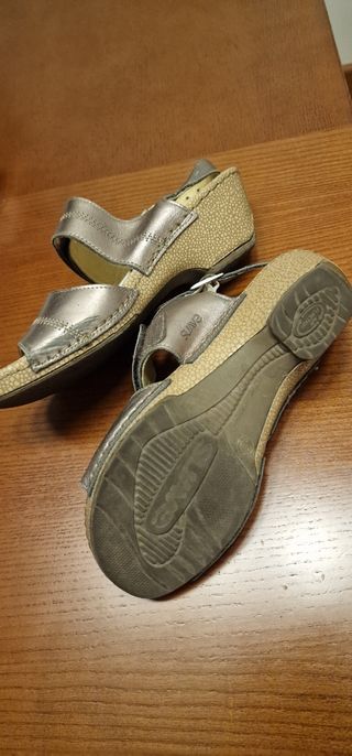 SANDALIAS FLUCHOS rojas y otras Suave doradas