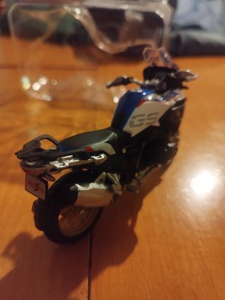 Moto BMW R 1250 GS 1:18 Maisto
