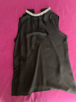 Blusa negra sin mangas