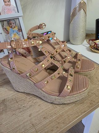 Sandalias cuña doradas-rosa